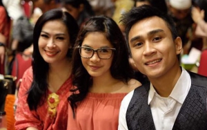 'Nyinyiri' Kedok Lesty-Rizky Billar Gimmick, Calon Mantu Iis Dahlia Dibully Pansos