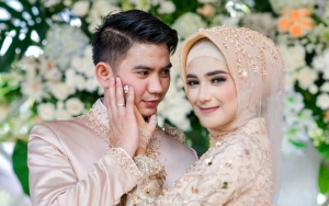 Rizki 'D'Academy' Pose Ganteng Bak Masih Bujangan, Dibully Alay Hingga Abaikan Istri 