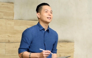 Ernest Prakasa Dapat Paket Dengan Pesan 'Misterius', Justru Picu Gelak Tawa Rekan Artis