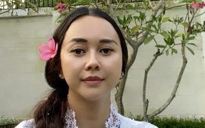 Aura kasih Jengah Selalu Digosipkan Bercerai Karena Jarang Bersama, Suami Ternyata Lagi di Sini
