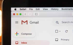 Tidak Menggunakan Email Profesional