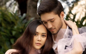 Aura Kasih Terpaksa LDR Sejak Maret, Senyum Adem Suami Bule 'Bantah' Cerai Bikin Baper
