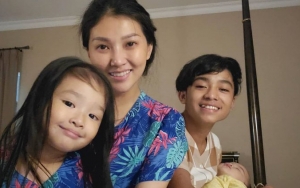 Sarwendah Pajang Foto Bareng Ketiga Anaknya, Ekspresi Tak Terduga Thania Curi Perhatian