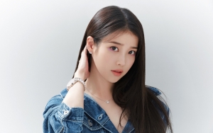 IU Kejutkan Netizen Berani Tampil Sensual di Foto-Foto Baru