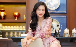 Bunga Zainal Murka Disebut Mirip Artis Porno Usai Pose di Toilet