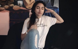 Begini Reaksi Salmafina Saat Ditanya Masih Simpan Foto Berhijab Usai Pajang Potret Seksi