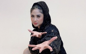 Aksi Panggung Dewi Persik Saat Nyanyikan Lagu 'Lathi' Dipuji Lebih Bagus dari Sara Fajira