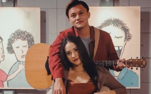 Anya Geraldine Rebahan Galau 'Dipepetin' Rizky Febian, Penampakan Tato Justru Bikin Salfok
