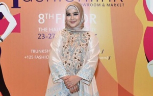 Resmi Cerai dari Zumi Zola, Sherrin Tharia Posting Galau Ngode Lega Sudah Berpisah?