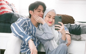 Dikira Suapi Dinda Hauw Pakai Tangan Kiri, Begini Reaksi Rey Mbayang