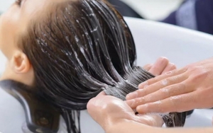 Manjakan Rambut Dengan Perawatan Ekstra, Ini 7 Masker Alami Yang Mudah Dibuat Di Rumah!