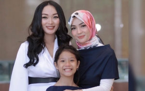 Joget TikTok Bareng Zaskia Gotik, Tangan Imel Sentuh Perut Bumil Didoakan Nyusul