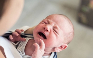 Ikut Menangis Saat Bayi Menangis