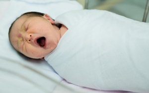 Membedong Bayi Terlalu Rapat