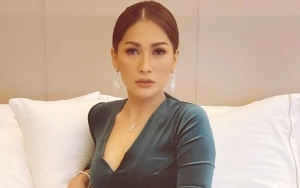 Tata Janeeta Perlahan Perlihatkan Sosok Pacar, Penampakan Tangan Lagi Ngelus Jadi Sorotan