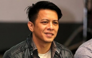 Jarang Diekspos, Ariel NOAH Pamer Gelang Unik Buatan Alleia Sang Putri Cantik Disambut Histeris