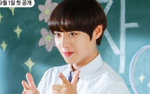Kocak, Begini Lucunya Park Jihoon Saat Berubah Jadi Sutradara di Lokasi Syuting 'Love Revolution'