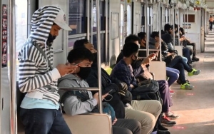 Penumpang Lebihi Kapasitas, Menhub Akui Sulit Terapkan Protokol COVID-19 di Transportasi Umum