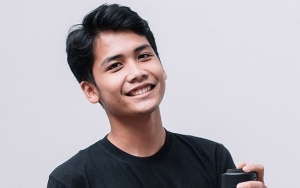 Biasa Tampil Konyol, Bintang Emon Pose Cool Dipuji Ganteng Hingga Banjir Gombalan