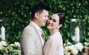 Shandy Aulia Q&A Mesra Bareng Suami di Kolam Renang, Sukses Bikin Baper