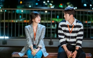 Cinta Pertama, Suzy Berbagi Tatapan Mesra Dengan Nam Joo Hyuk di 'Start Up'