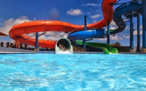 Kolam Renang Sudah Dibuka, Intip 7 Tips Aman Ini Jika Ingin Berwisata Ke Waterpark Saat Pandemi