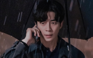 Shin Sung Rok Banjir Pujian Usai Tampilkan Aura Dingin di Foto Adegan 'Kairos'