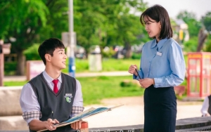 Lim Soo Hyang Gandeng Mesra Ji Soo di Lokasi Drama, Fans Singgung Sinetron Azab