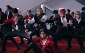 Stray Kids Pamerkan Energi Mereka Dalam MV Comeback 'Back Door' Yang Keren Dan Meriah