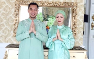  Zaskia Gotik Bumil Cantik Berhasil Paksa Sang Suami Ciuman Bibir di Depan Umum