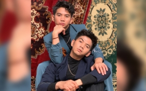Video TikTok Rizki DA Joget Gemulai Berlatar Karpet, Tangan Nyasar ke Area Intim Bikin Salfok