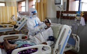 Susul AS Konfirmasi 5 Juta Kasus Corona, India Kini Mulai Krisis Pasokan Oksigen