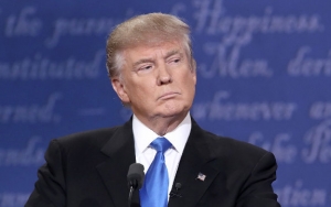 Beda Pendapat Soal Vaksin COVID-19, Trump Sebut Badan Kesehatan AS Salah Informasi