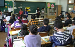 Positif Corona, Puluhan Siswa di AS Tetap Masuk Sekolah