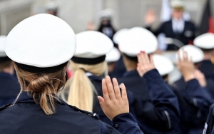 Puluhan Polisi Jerman Diskors Usai Bagikan Foto Hitler dan Simbol Nazi