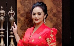 Krisdayanti Pamer Rambut Basah Menjelang Rapat Online, Ungkap Kelebihan WFH