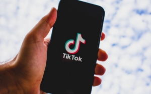 Trump Tunda Blokir TikTok di AS Usai Teken Kesepakatan dengan Oracle dan Walmart