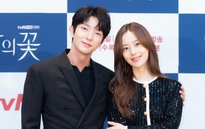 Cewek-Cewek Histeris Nonton Kemesraan Lee Jun Ki dan Moon Chae Won di 'Flower of Evil'