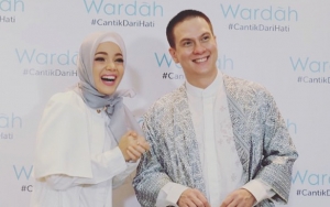 Gandeng Dewi Sandra, Bertrand Antolin Wakafkan Ribuan Alquran Bikin Terharu
