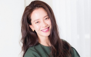 Dandanan dan Busana Song Ji Hyo di Acara Resmi Dikritik Habis-Habisan