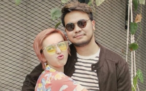 Mantan Istri Reza SM*SH Foto Topless Bareng Cowok di Bathtub Tuai Reaksi Tak Terduga