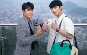Bromance Lee Jae Wook dan Kim Joo Hun di Lokasi 'Do Do Sol Sol La La Sol' Tuai Pujian dari Staf