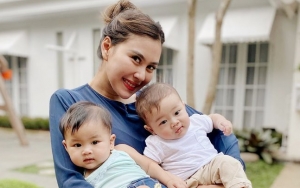 Momen Bayi Kembar Syahnaz Sadiqah Pamer Jadi Cover Majalah, Felicya Angelista Sampai Nggak Kuat!