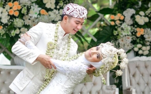 'Bumil Tajir', Nadya Istri Rizki DA Pose Ngulet Manja Pakai Piyama