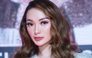 Zaskia Gotik Tunjukkan Baby Bump, Usia Kehamilan Jadi Perbincangan