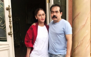 Bikin Iri Berjamaah, Inul Daratista Nyanyi Sambil Pangku Sang Suami Yang Sedang Main Gitar