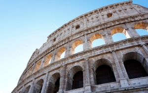 Nekat Corat-Coret Colosseum, Turis Ini Terancam Dijebloskan Ke Penjara