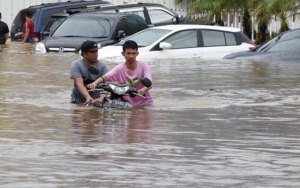 Cegah Munculnya Klaster Baru, Pemprov DKI Susun Ingub Pengungsian Banjir 