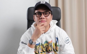Arief Muhammad Balas Menohok Saat Fans 'Mengemis' Minta Dibelikan Handphone Baru