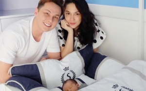 Tepat Berusia 1 Bulan, Ussy Sulistiawaty Bagikan momen Sang Putra Senyum Lebar Ganteng Maksimal
